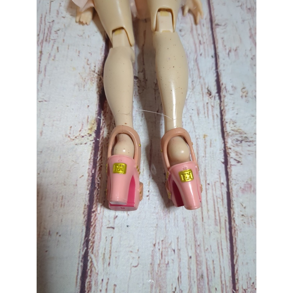 Victoria Whitman Rainbow High Series Five Fashion Doll -- Doll Only - Picture 5 of 5